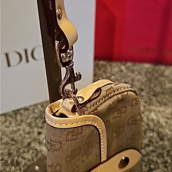 Dooney & Burke Change Purse in excellent condition - Picture 4 of 7